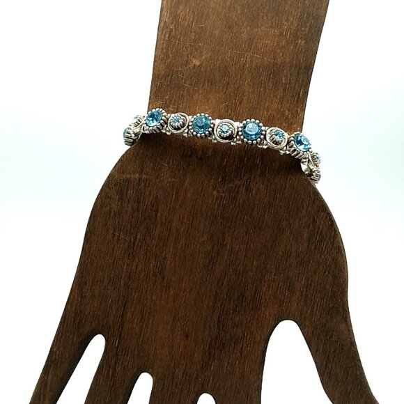 Soft Blue Faceted Crystal Glass Silver-tone Stretch Bracelet - Picture 10 of 15